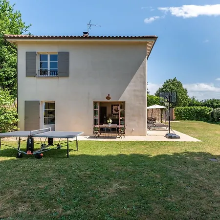 - House With Swimming Pool In A Privileged Environment