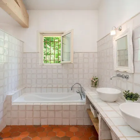 - House With Swimming Pool In A Privileged Environment Villa Saint-Didier-au-Mont-d'Or