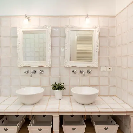- House With Swimming Pool In A Privileged Environment Saint-Didier-au-Mont-d'Or