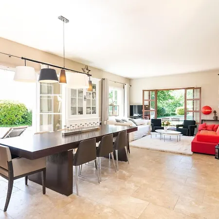 - House With Swimming Pool In A Privileged Environment